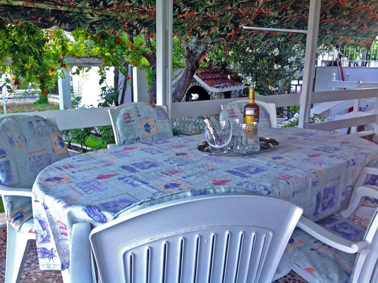 Villa Fofo - Beautiful Sea Front Villa With 650M2 Garden Nea Kallikrateia Exteriér fotografie