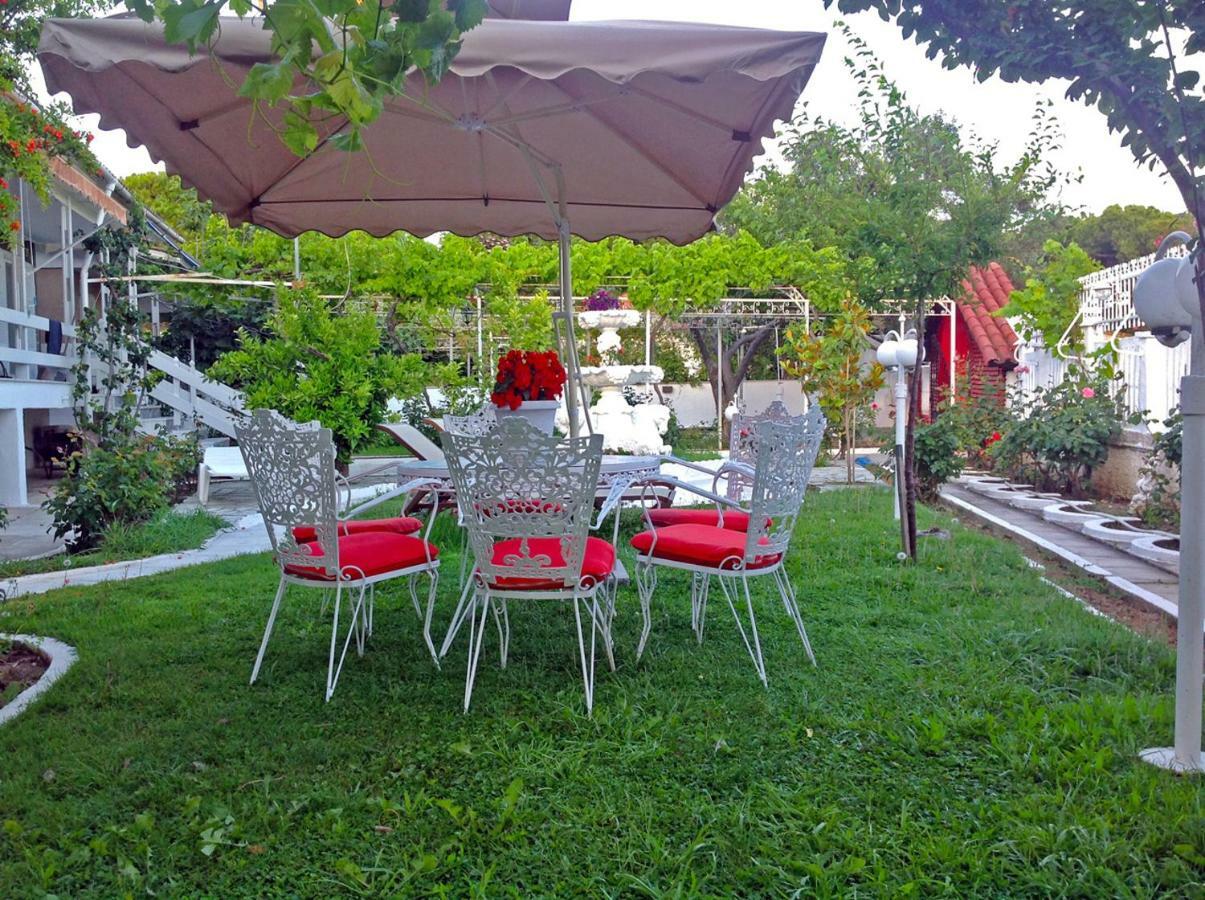 Villa Fofo - Beautiful Sea Front Villa With 650M2 Garden Nea Kallikrateia Exteriér fotografie