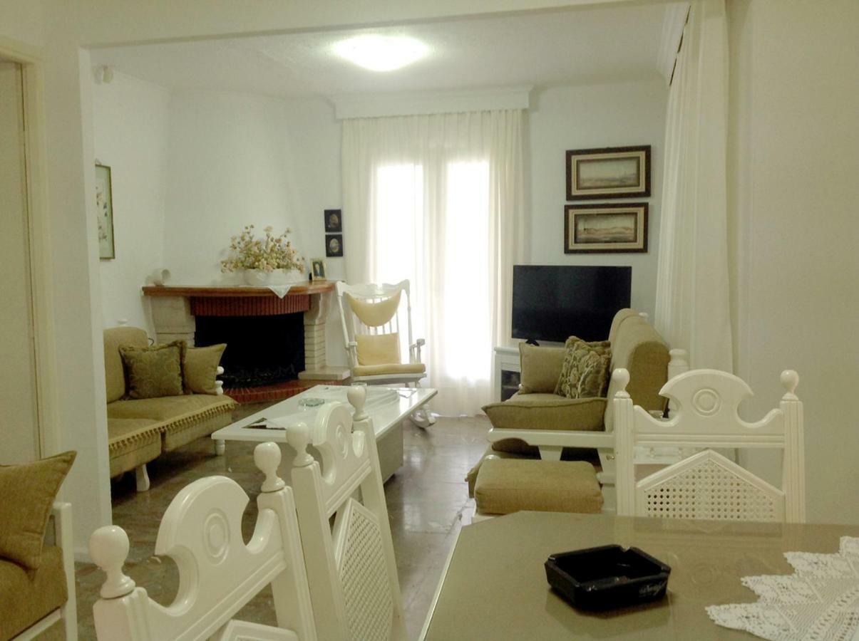 Villa Fofo - Beautiful Sea Front Villa With 650M2 Garden Nea Kallikrateia Exteriér fotografie