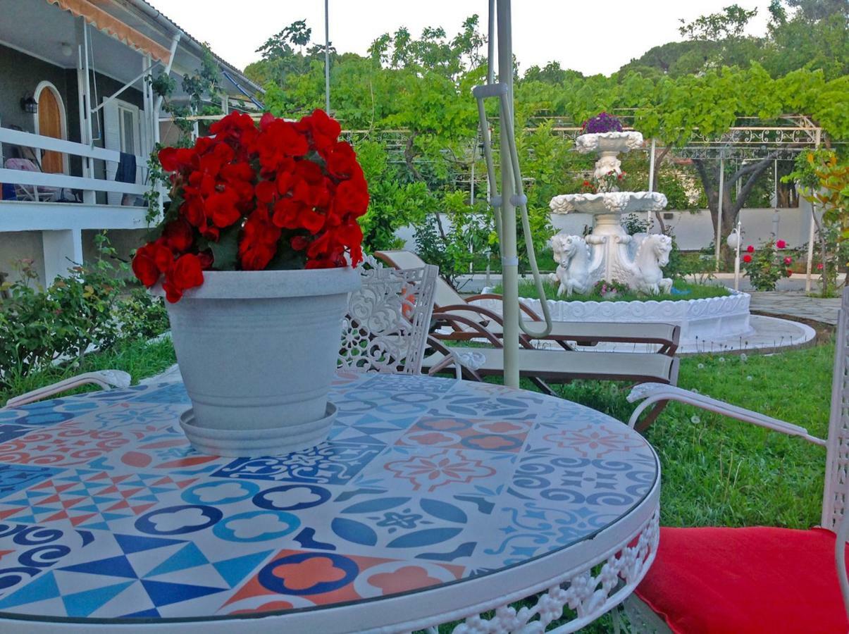 Villa Fofo - Beautiful Sea Front Villa With 650M2 Garden Nea Kallikrateia Exteriér fotografie