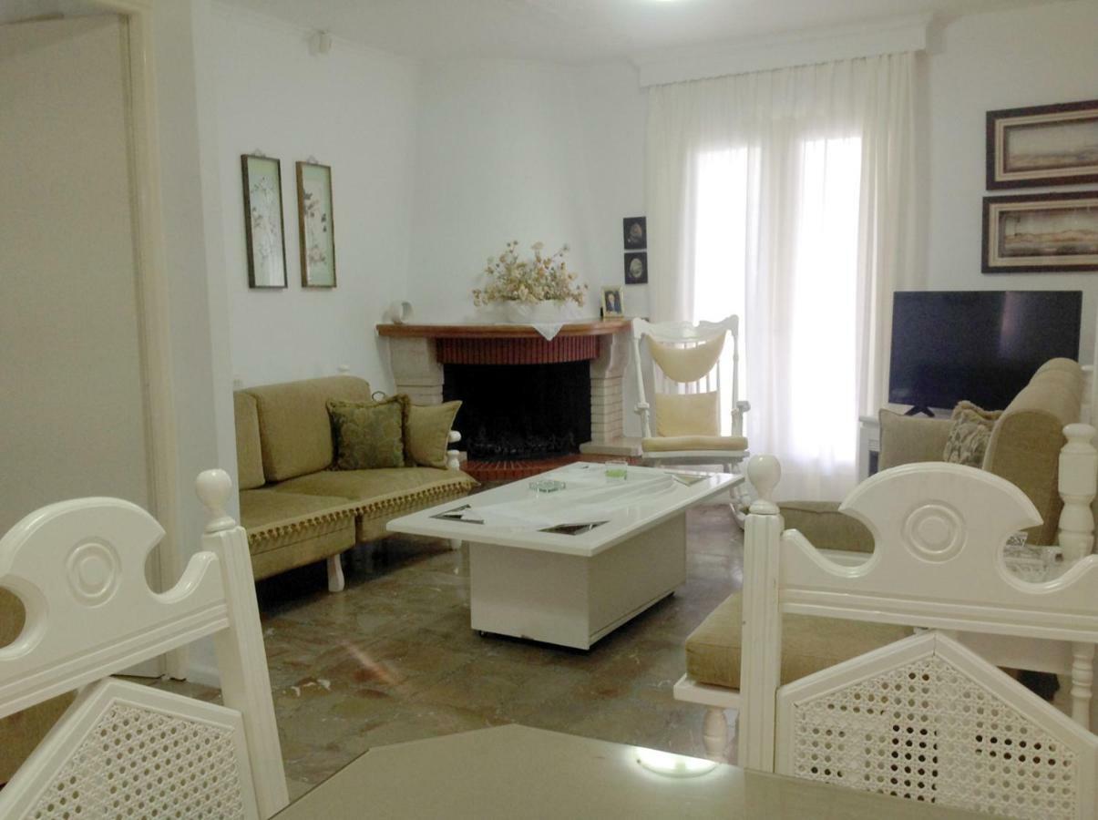 Villa Fofo - Beautiful Sea Front Villa With 650M2 Garden Nea Kallikrateia Exteriér fotografie