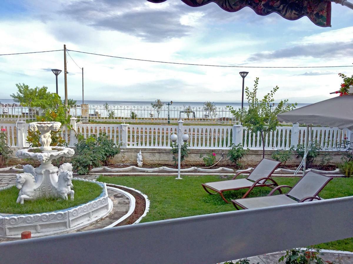 Villa Fofo - Beautiful Sea Front Villa With 650M2 Garden Nea Kallikrateia Exteriér fotografie