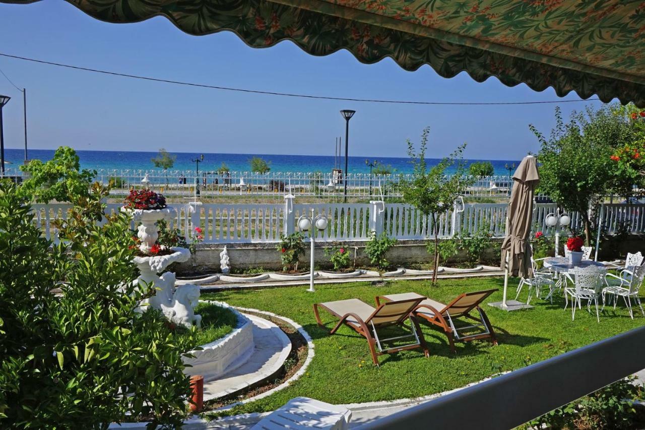Villa Fofo - Beautiful Sea Front Villa With 650M2 Garden Nea Kallikrateia Exteriér fotografie